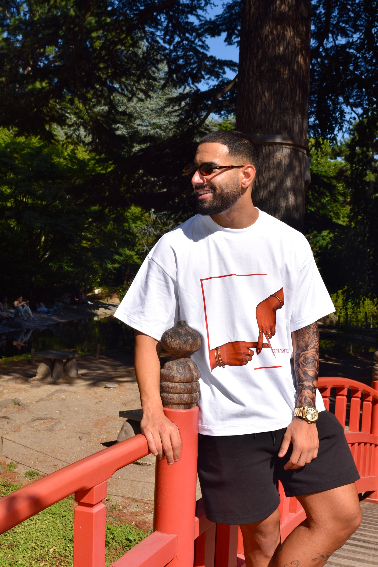 Le T-shirt Mains